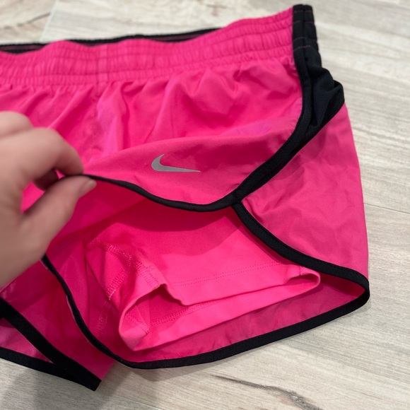 Nike Woman’s Dri Fit Running Shorts Barbie Pink Size XS - Picture 12 of 12